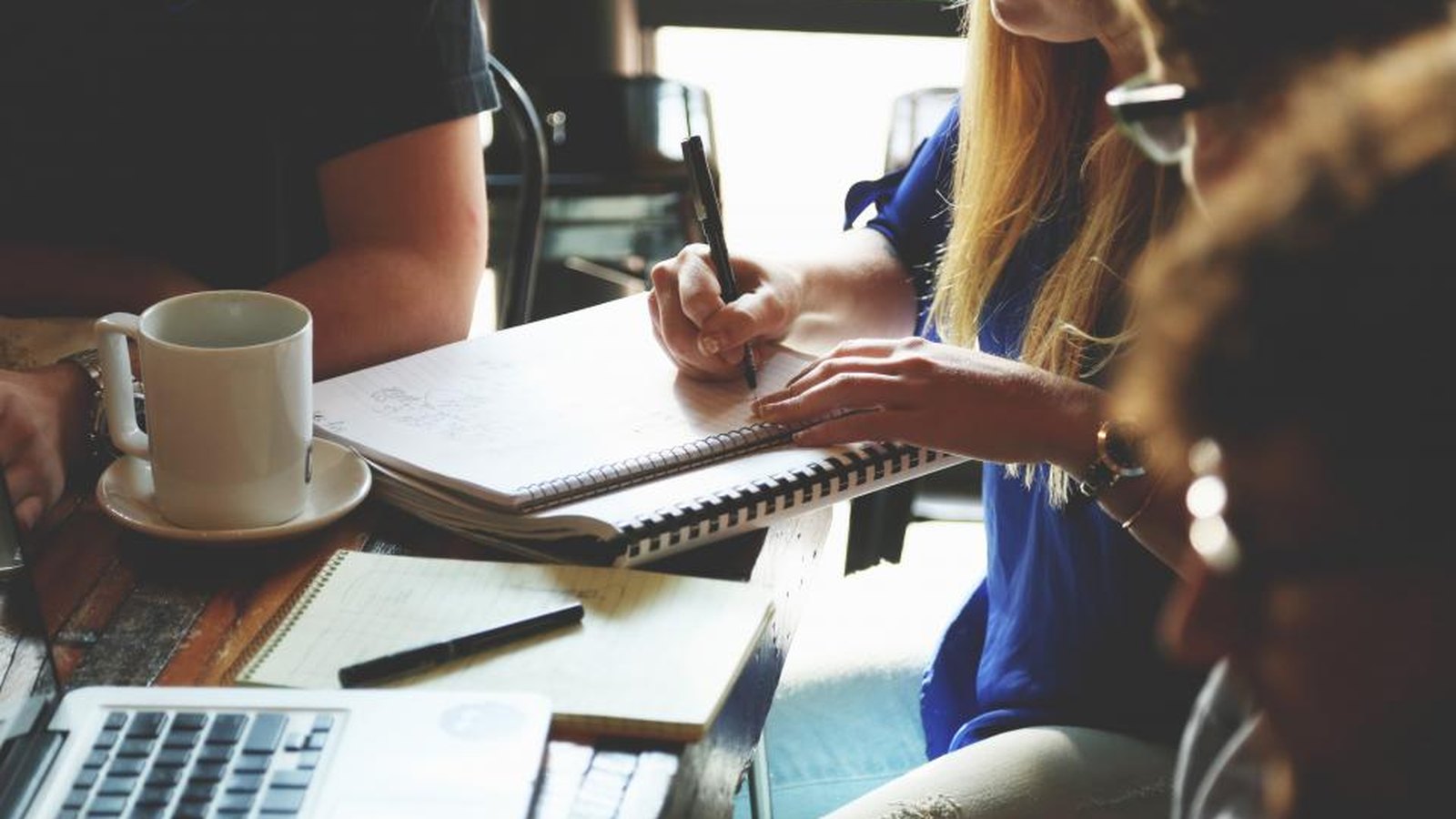 Comment un freelance junior décroche sa première mission en portage