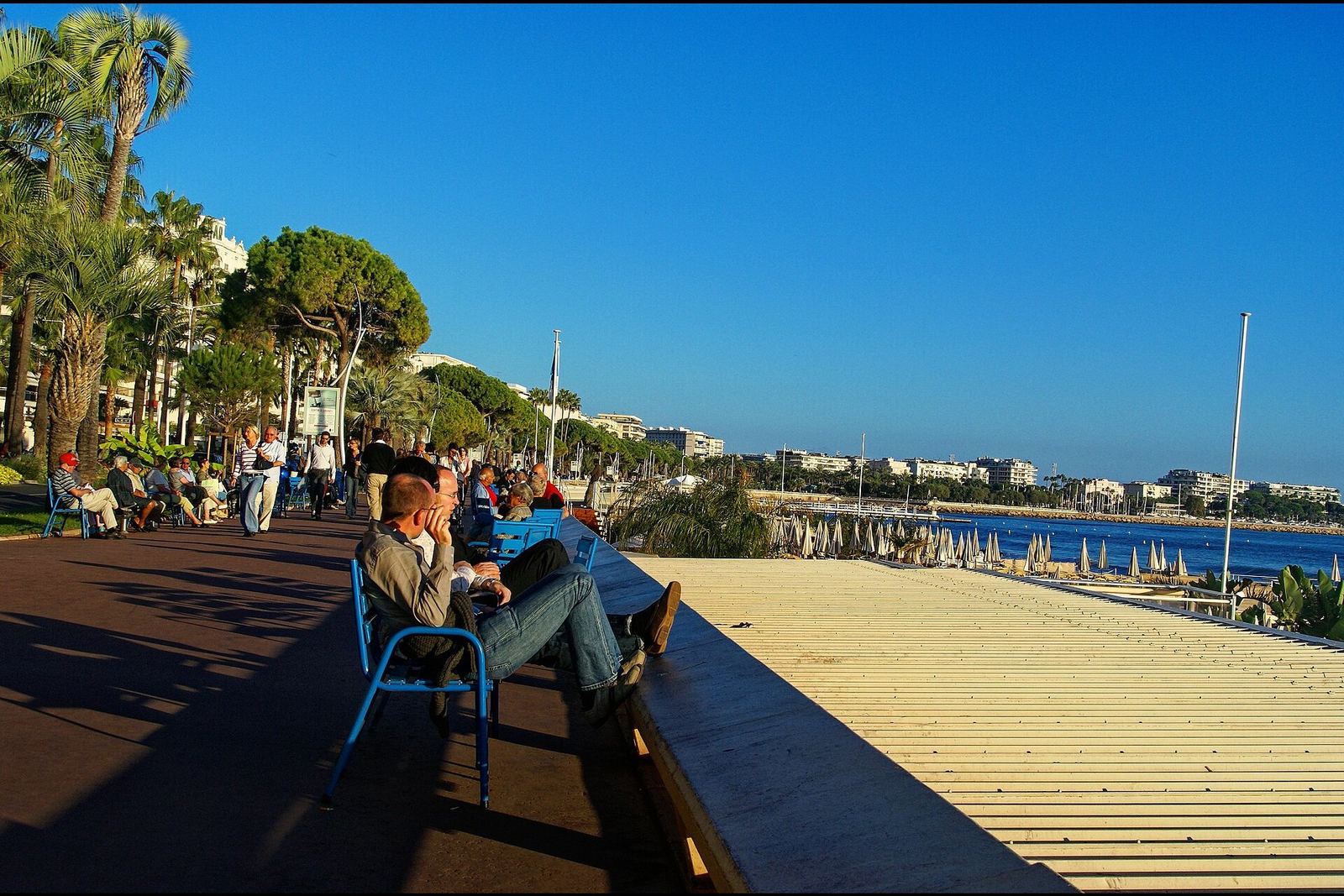 Portage salarial à Cannes : salons, spatial et audiovisuel