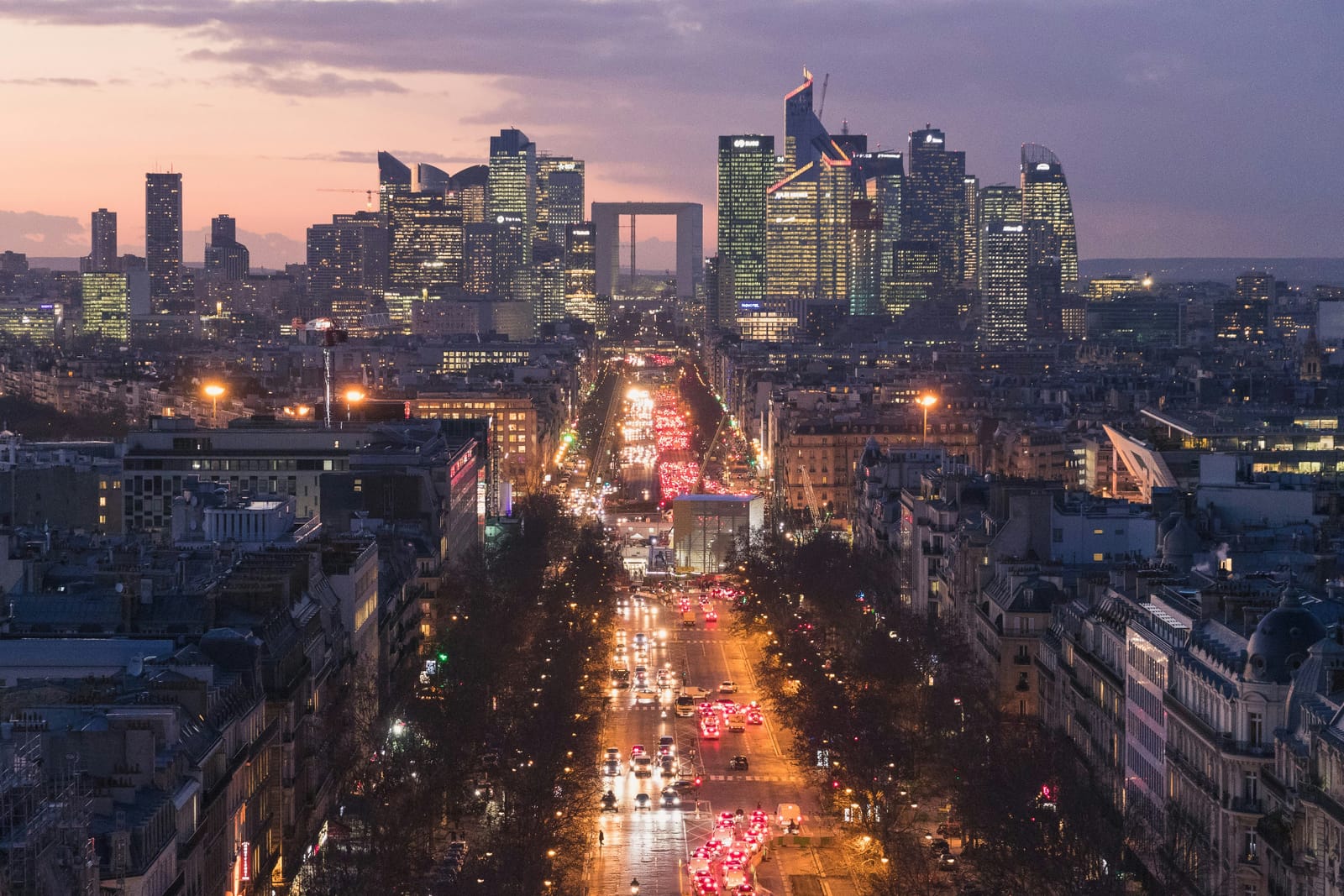 Portage Salarial à Paris La Défense : Guide pour Consultants Finance